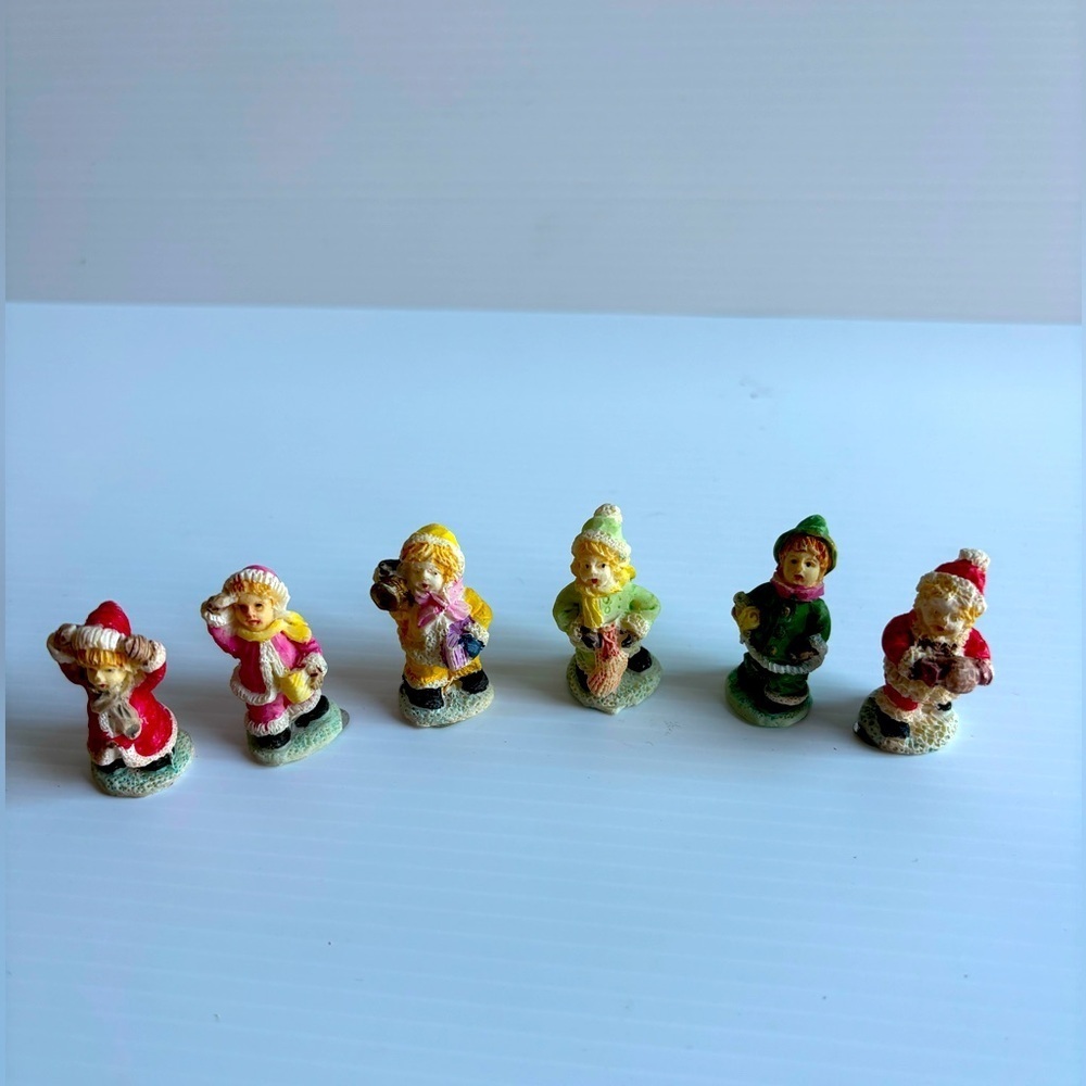 Christmas Village Figurine Set 6 Piece